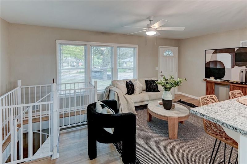 512 NW Lakeview Rd, Blue Springs, MO 64014