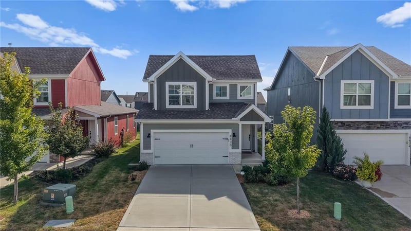 8820 SW 9th St, Blue Springs, MO 64064