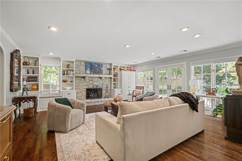 6436 Overbrook Rd, Mission Hills, KS 66208