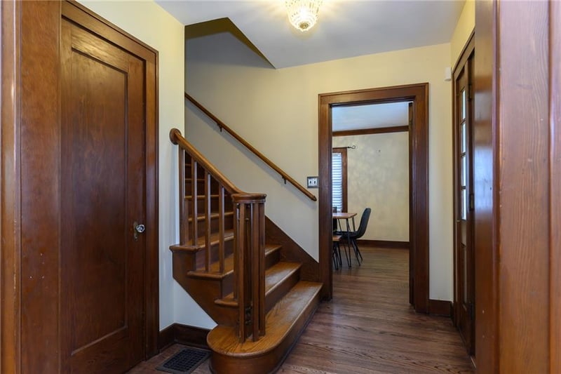 6842 Metcalf Ave, Overland Park, KS 66204