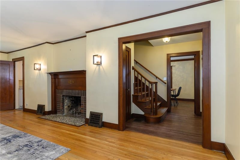 6842 Metcalf Ave, Overland Park, KS 66204