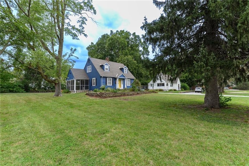 6842 Metcalf Ave, Overland Park, KS 66204