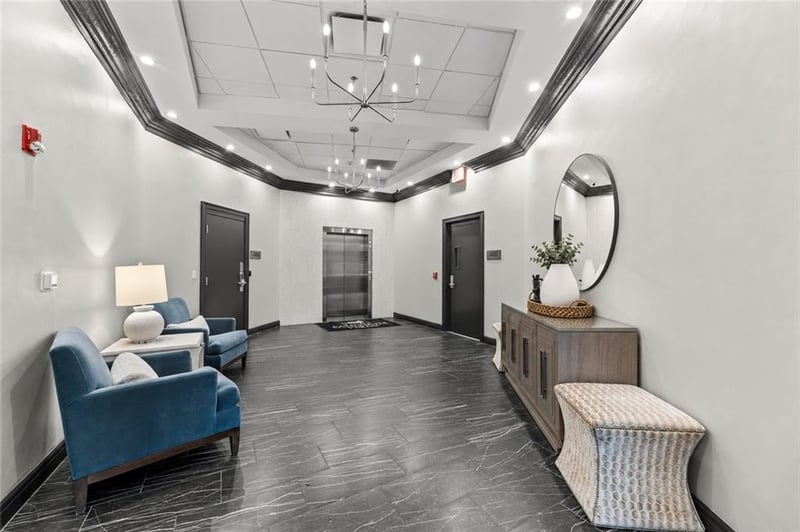 10511 Mission Rd #302, Leawood, KS 66206