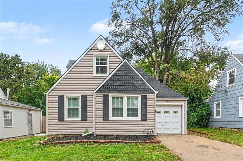 7826 Summit St, Kansas City, MO 64114