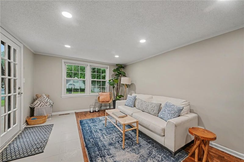 7826 Summit St, Kansas City, MO 64114
