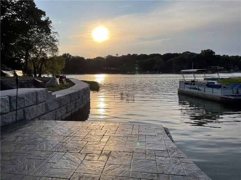 7814 NW Scenic Dr, Weatherby Lake, MO 64152