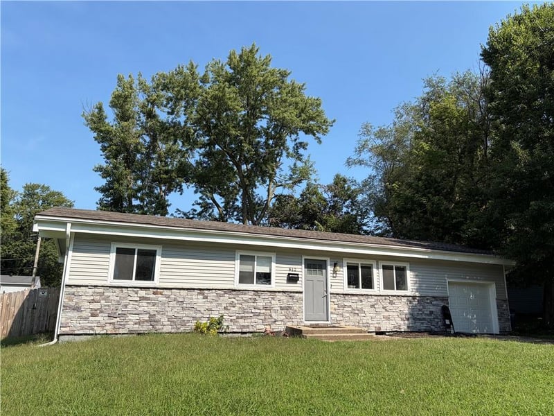 812 W Brown St, Liberty, MO 64068