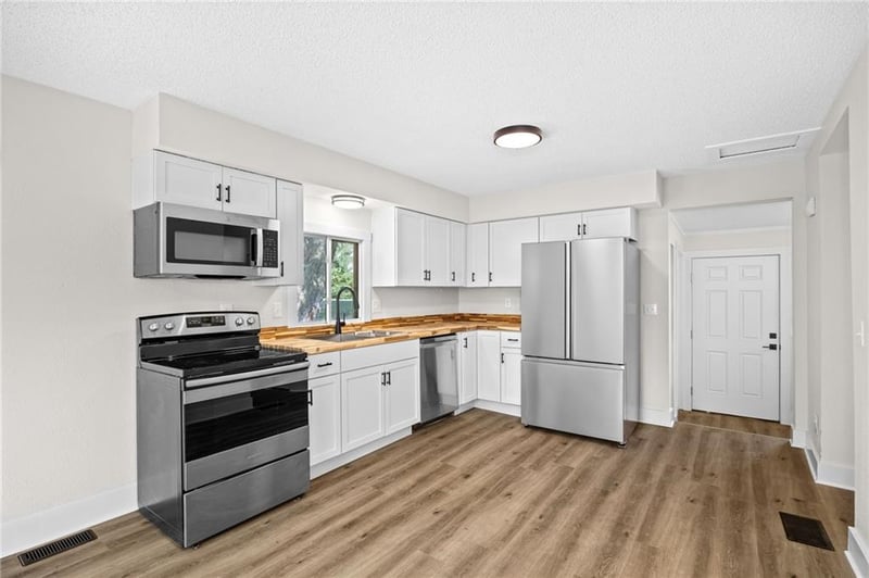 300 Maple St, Lathrop, MO 64465