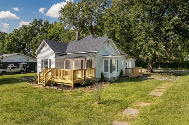 300 Maple St, Lathrop, MO 64465