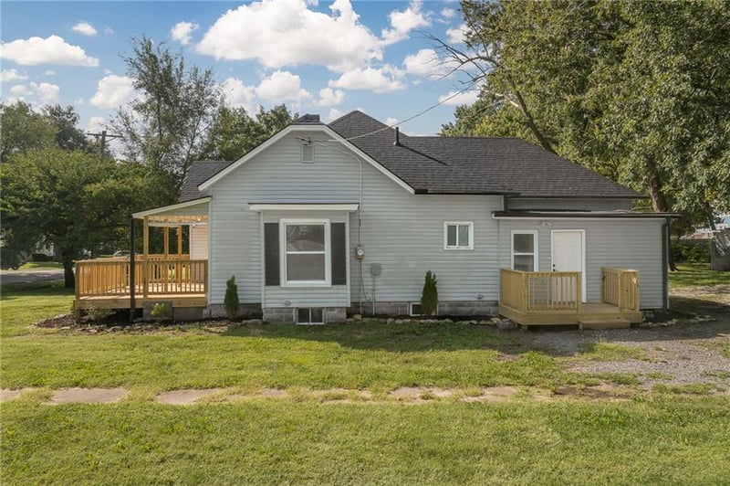 300 Maple St, Lathrop, MO 64465