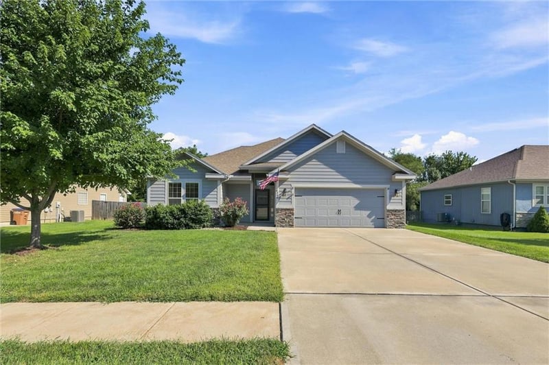 308 E Olive St, Raymore, MO 64083