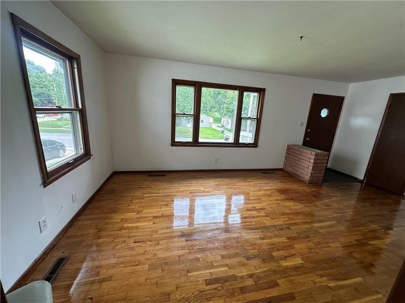 1906 S 22nd St, St Joseph, MO 64507