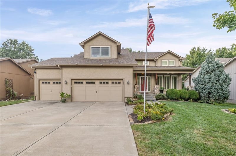 7108 Aminda St, Shawnee, KS 66227