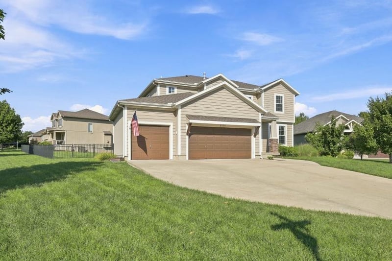 2298 W Hazelwood St, Olathe, KS 66061