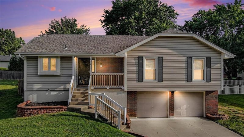 107 NW Leann Dr, Blue Springs, MO 64014