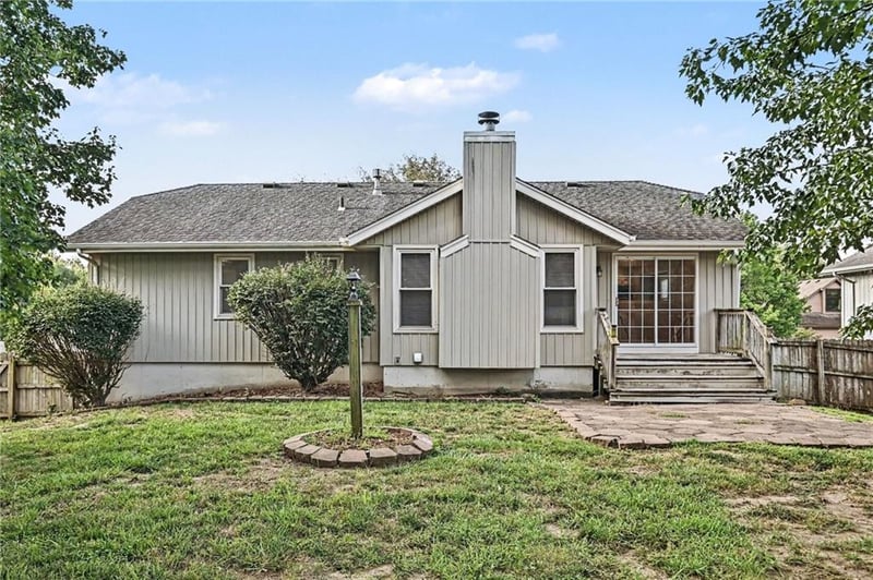 107 NW Leann Dr, Blue Springs, MO 64014