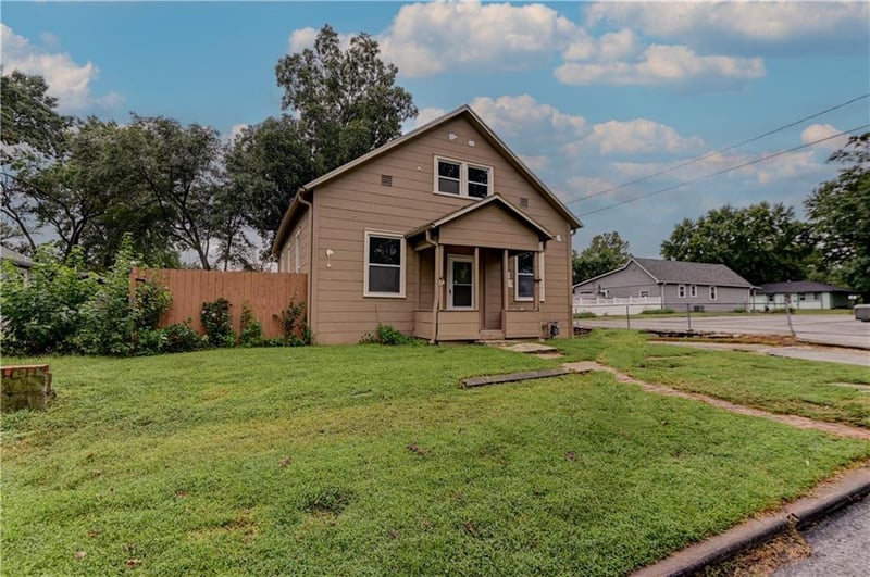 931 Kickapoo St, Leavenworth, KS 66048