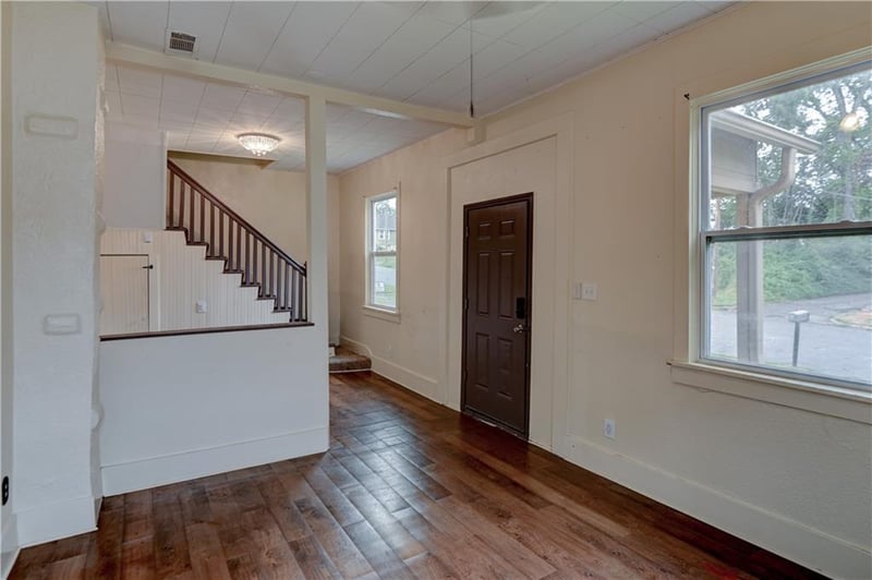 931 Kickapoo St, Leavenworth, KS 66048