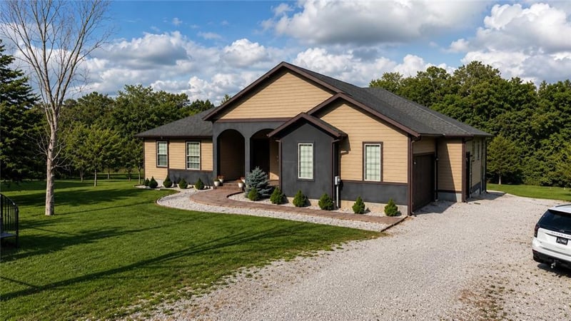 23500 Hope Ln, Sedalia, MO 65301
