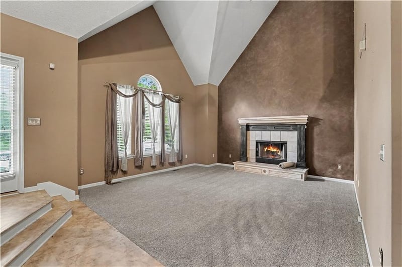 15780 S Bradley Dr, Olathe, KS 66062