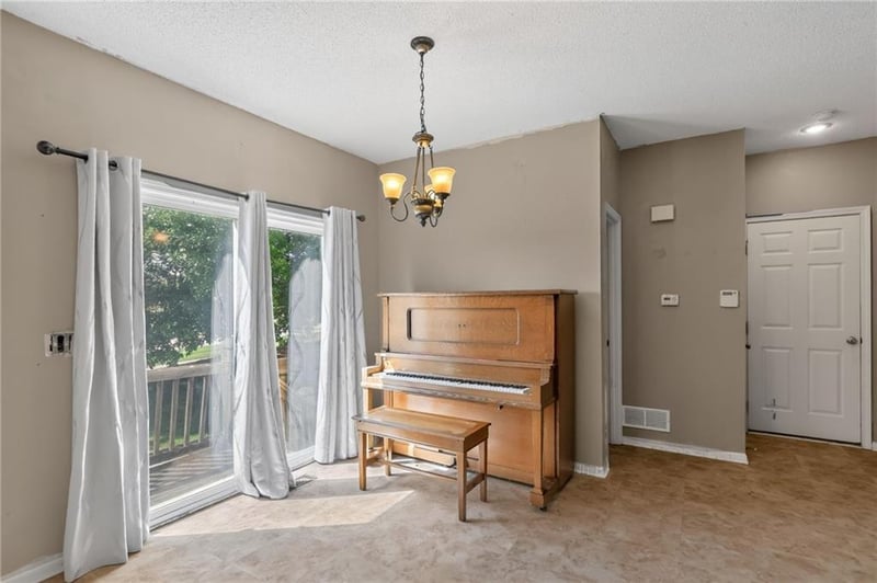 15780 S Bradley Dr, Olathe, KS 66062