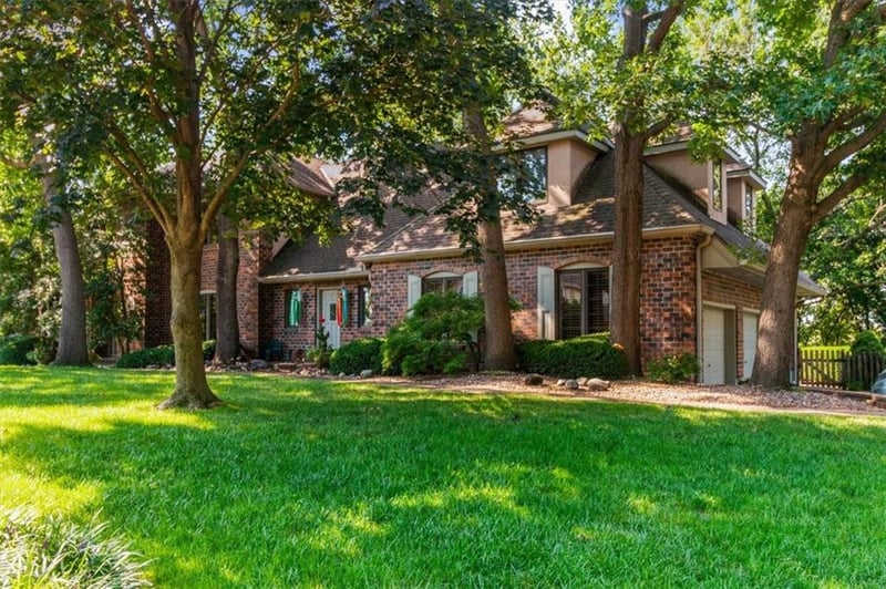 4900 Whitney Dr, Independence, MO 64055