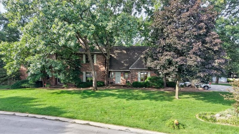 4900 Whitney Dr, Independence, MO 64055
