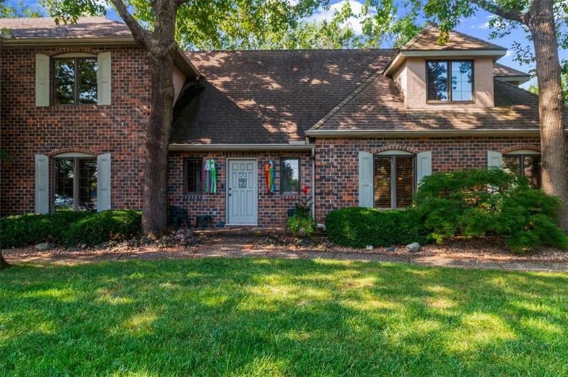 4900 Whitney Dr, Independence, MO 64055