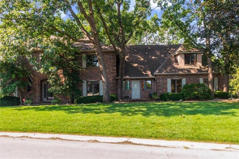 4900 Whitney Dr, Independence, MO 64055