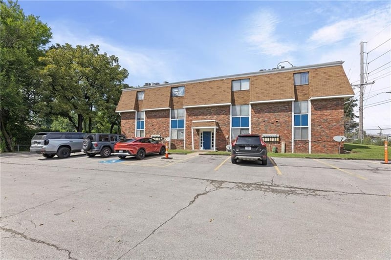 1507 High Grove Rd, Grandview, MO 64030