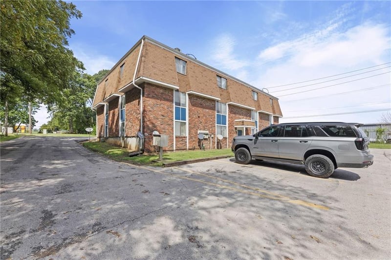 1507 High Grove Rd, Grandview, MO 64030
