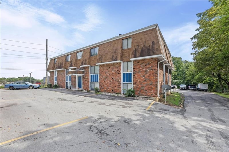 1507 High Grove Rd, Grandview, MO 64030