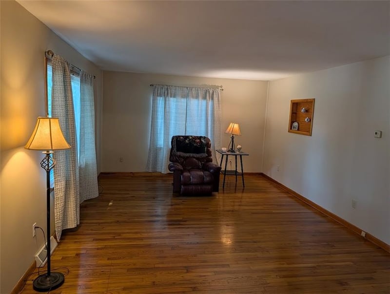 618 N Cherry St, Cameron, MO 64429