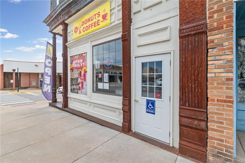 102 S Thornton St, Richmond, MO 64085