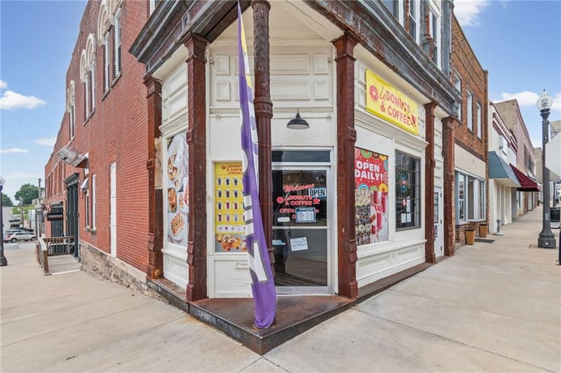102 S Thornton St, Richmond, MO 64085