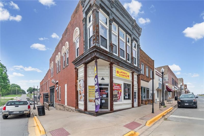 102 S Thornton St, Richmond, MO 64085