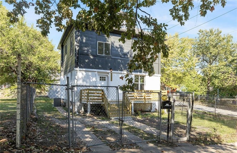 3242 Roberts St, Kansas City, MO 64124