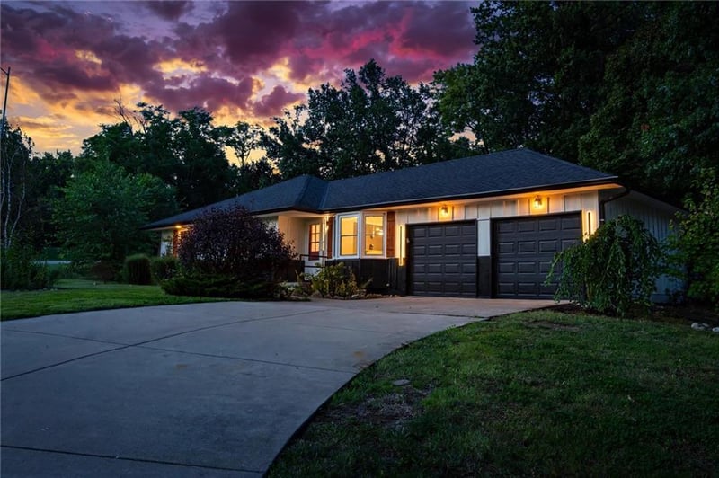 2 E 127th Ter, Kansas City, MO 64145