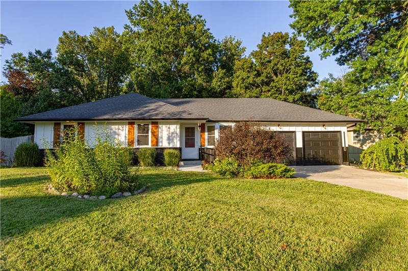 2 E 127th Ter, Kansas City, MO 64145
