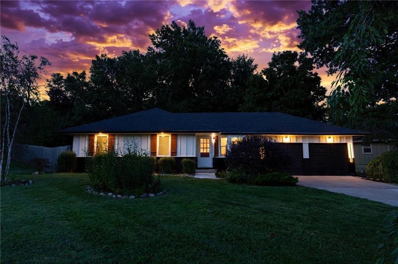 2 E 127th Ter, Kansas City, MO 64145