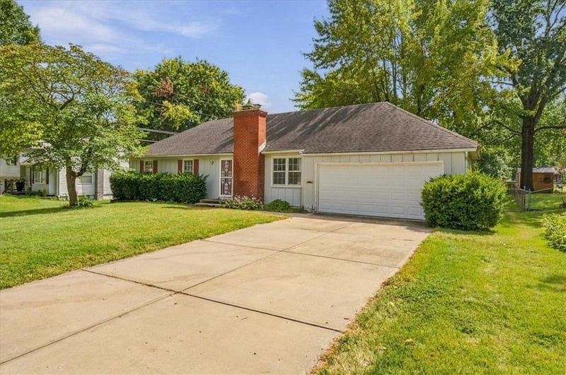 8201 W 91st St, Overland Park, KS 66212