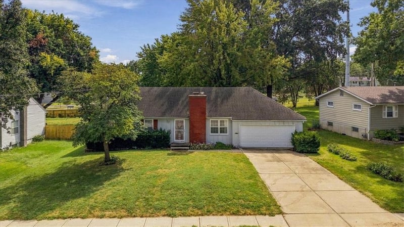 8201 W 91st St, Overland Park, KS 66212