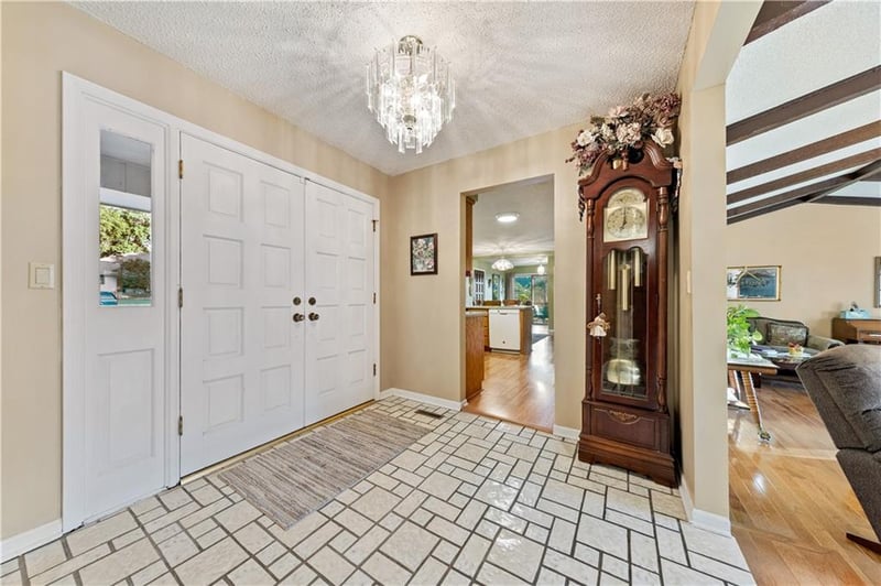900 Holly Ave, Harrisonville, MO 64701