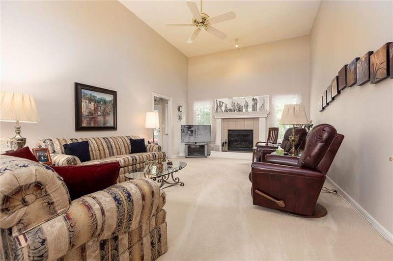 4304 NE 73rd St, Kansas City, MO 64158