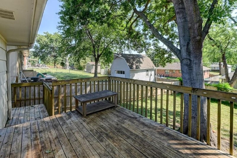 3913 S Milton Dr, Independence, MO 64055