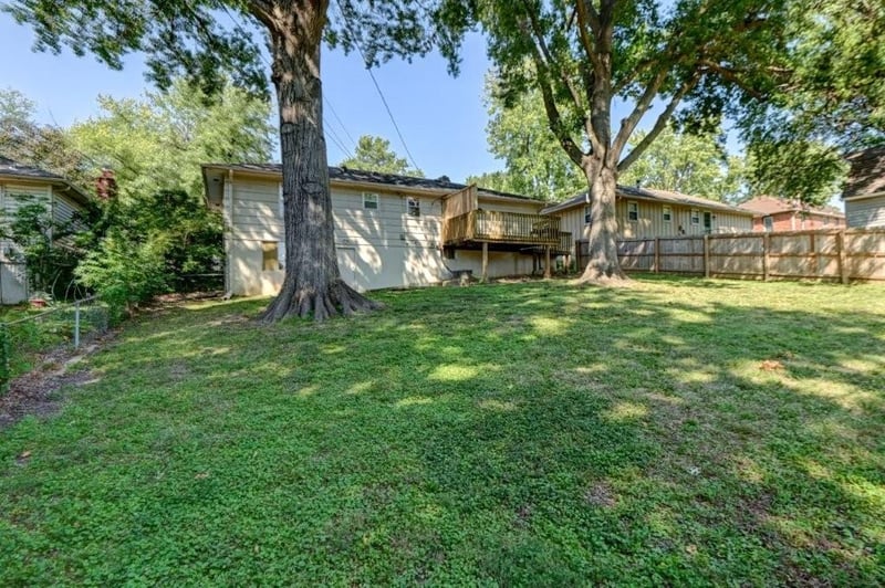 3913 S Milton Dr, Independence, MO 64055
