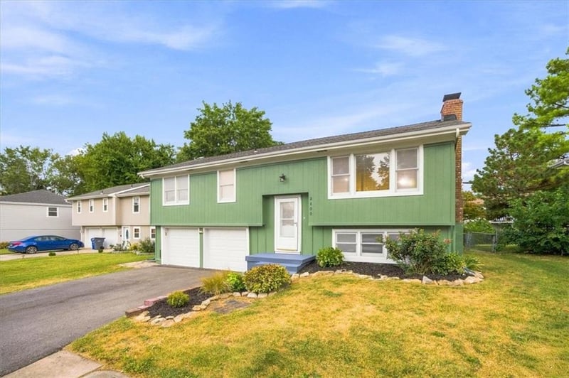 2100 E Taylor Dr, Olathe, KS 66062