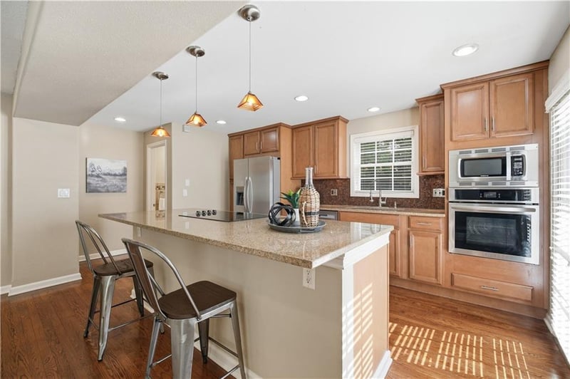 429 E 63rd Ter, Kansas City, MO 64110