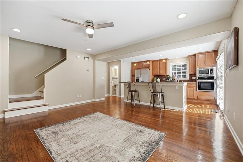 429 E 63rd Ter, Kansas City, MO 64110