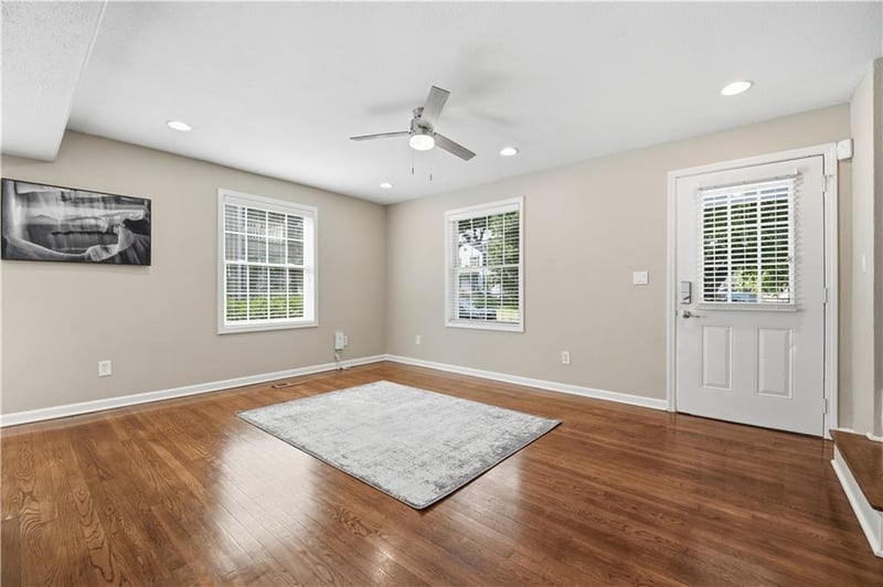429 E 63rd Ter, Kansas City, MO 64110